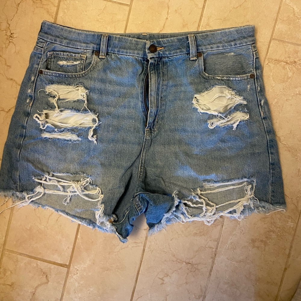 AE Curvy Mom Short